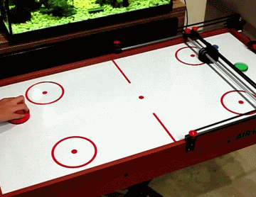 跟机器人玩桌上冰球 请做好被虐哭的准备