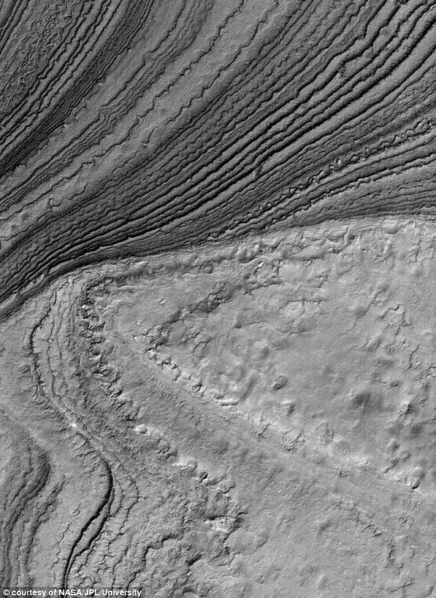 火星蜘蛛状奇特地形科学解释:由干冰升华形成