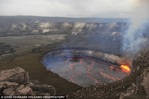 夏威夷火山喷出神秘火山泪﹕中空玻璃形似鸡蛋