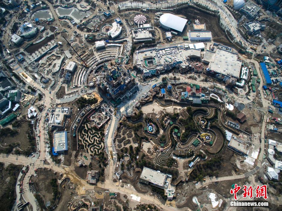航拍上海迪士尼乐园在建工地 奇幻城堡渐露真容