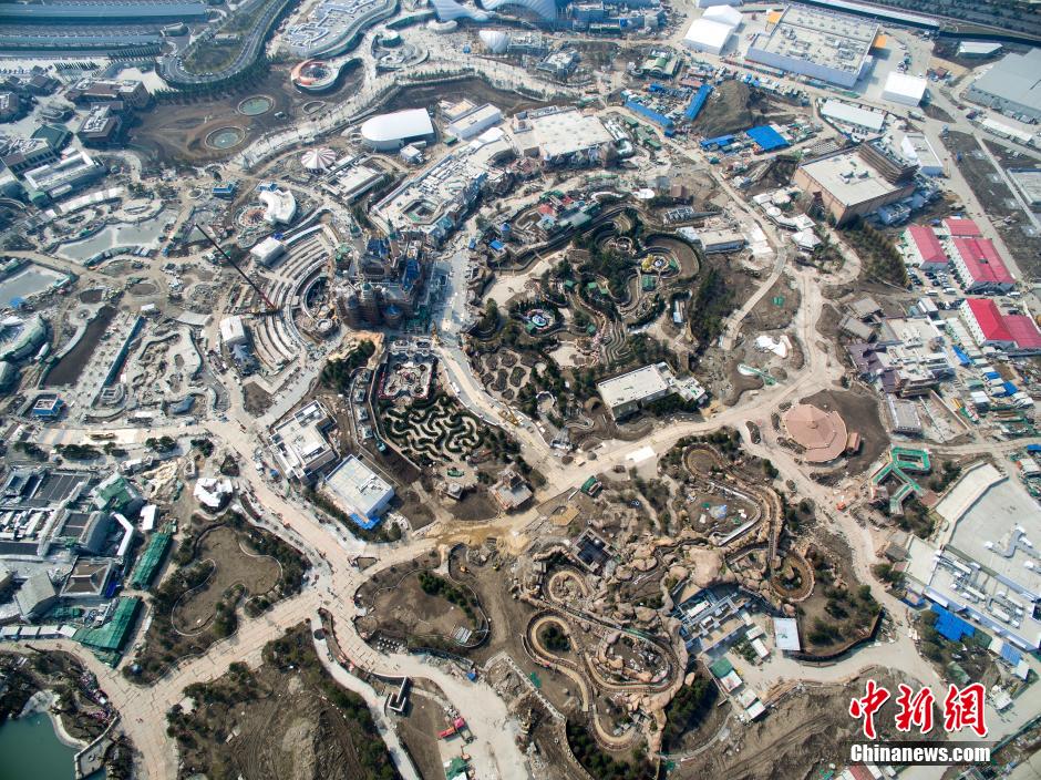 航拍上海迪士尼乐园在建工地 奇幻城堡渐露真容