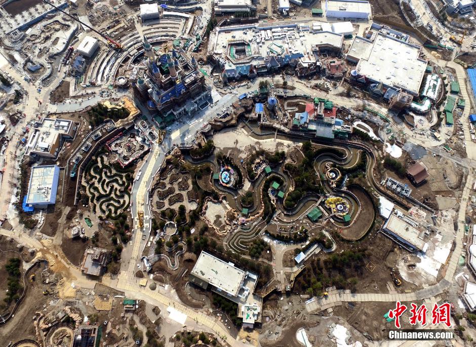 航拍上海迪士尼乐园在建工地 奇幻城堡渐露真容