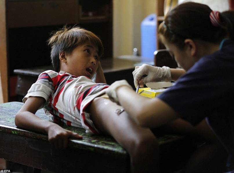 菲律宾300名男孩接受集体割礼