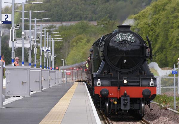 英蒸汽火车苏格兰飞人重新上路(1)