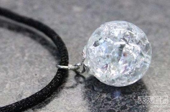 女子把玻璃珠烤完丢冰中 结果惊呆