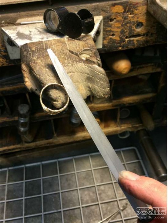 男子把婚戒掉进绞碎机：改造完后让人惊叹