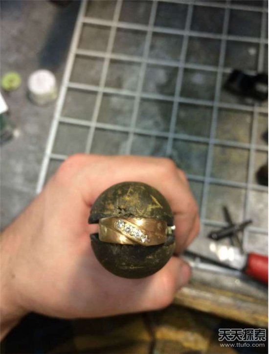 男子把婚戒掉进绞碎机：改造完后让人惊叹