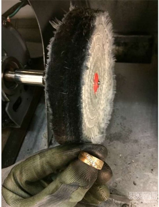 男子把婚戒掉进绞碎机：改造完后让人惊叹