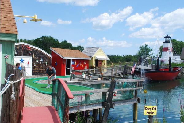 男子游遍美国寻最特别迷你高尔夫球场_探索者_光明网