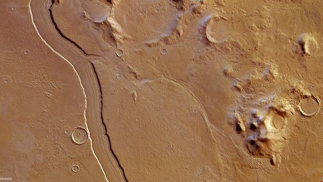 新证据显示古代火星可能是个湿润世界 _天文地