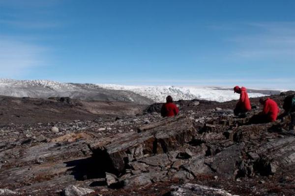 格陵兰冰层融化暴露出已知最古老化石 距今37亿年的叠层石