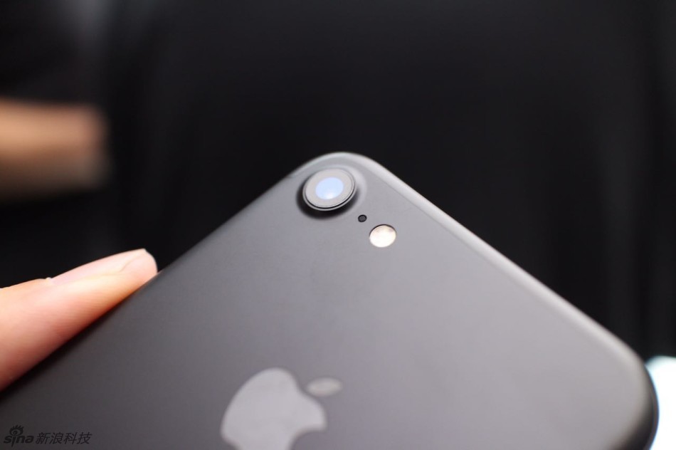 iPhone 7发布迎10大更新 亮黑配色成亮点(8)