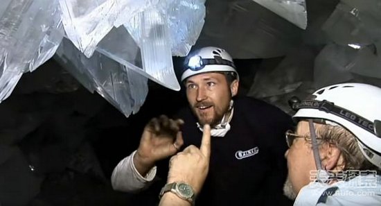 男子爬山捡到一颗怪石 专家鉴定后发财了