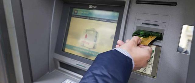 银行卡盗刷该歇了 今后ATM只接受芯片卡