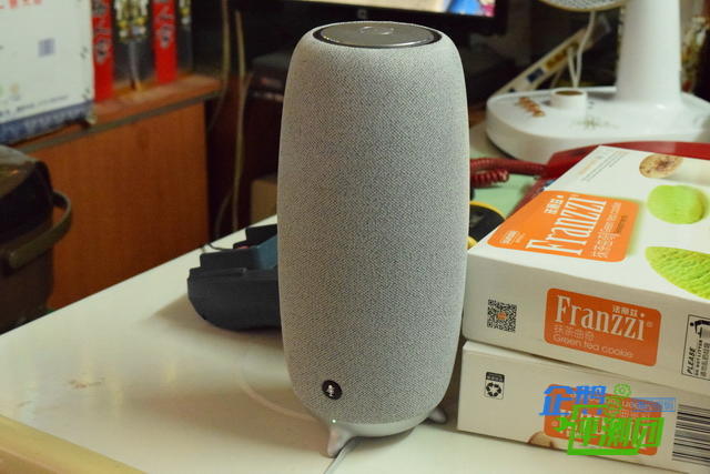 文科男评小雅智能音箱:阴天在不开灯的房间跟