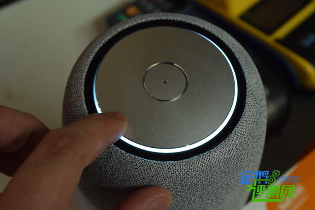 文科男评小雅智能音箱:阴天在不开灯的房间跟