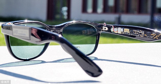 太阳能电池技术新突破:眼镜变身手机充电器