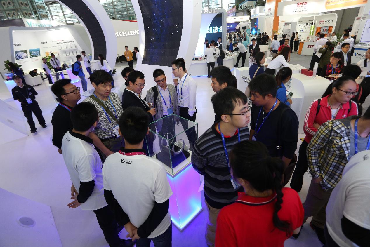 维信诺亮相第十九届中国国际高新技术成果交易