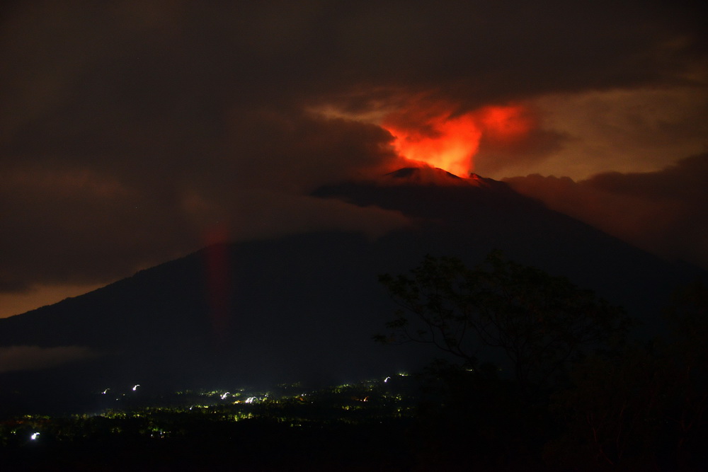 印度尼西亚阿贡火山继续剧烈喷发(15)