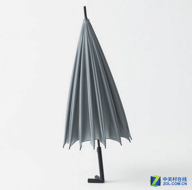 日本惊现奇葩雨伞!居然能站立在地面