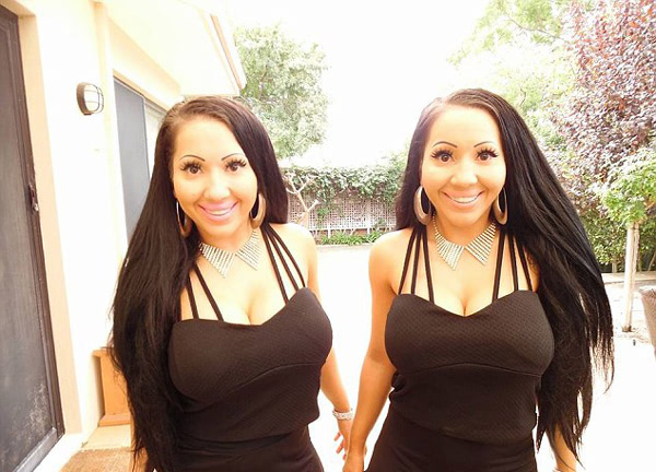 全球最相像双胞胎姐妹形影不离!同睡一榻共享