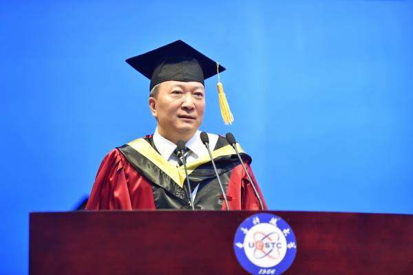 電子科技大學李言榮校長:做一個有趣的人