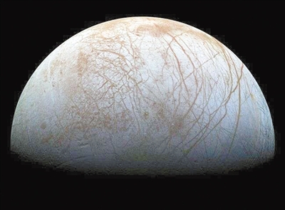 “伽利略”探测器提供的数据表明，木卫二冰冷的外壳下存在一个巨大的海洋