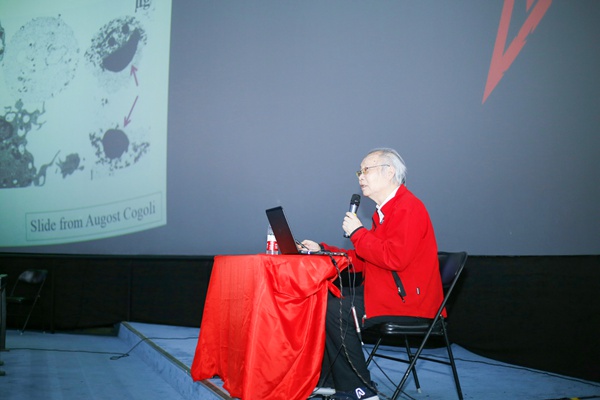 国际宇航科学院院士庄逢源教授国际宇航科学院院士刘红教授现场,国际