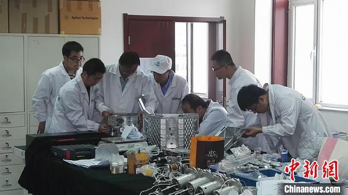 中国航天人的“星辰大海”:不再遥不可及 图为科研人员群策群力。航天510所供图 航天510所供图 摄