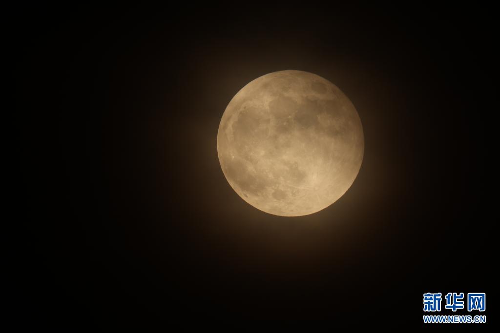 “超级红月亮”