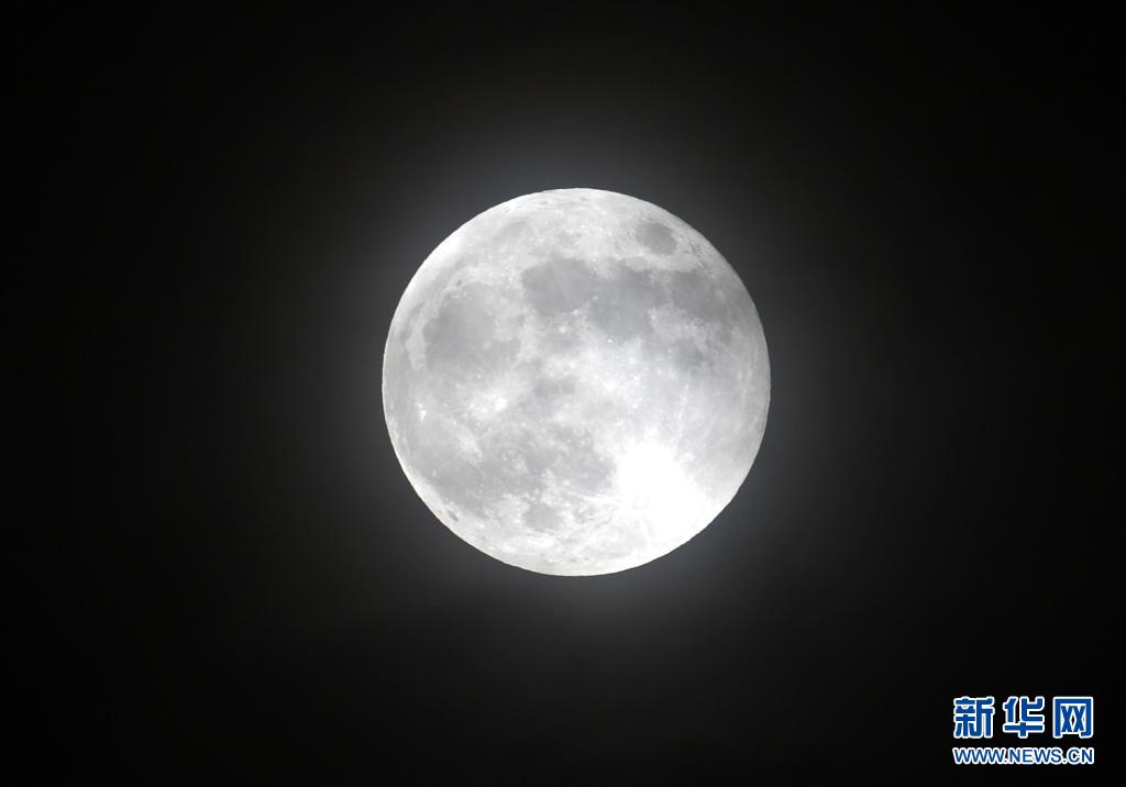 “超级红月亮”
