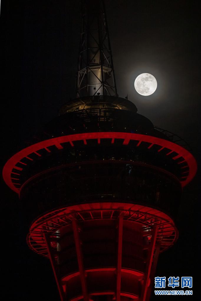 “超级红月亮”