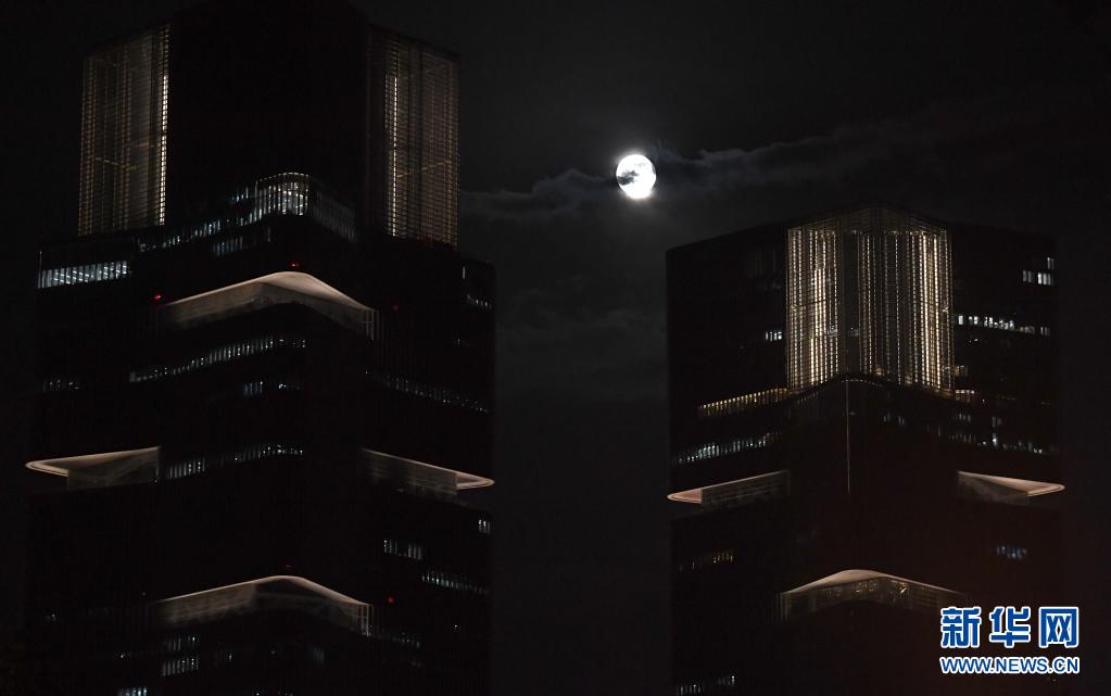 “超级红月亮”