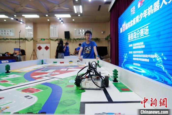 河北秦皇岛：机器人竞赛点燃科技热情