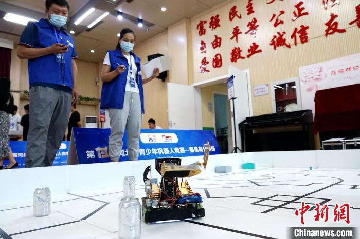 河北秦皇岛：机器人竞赛点燃科技热情