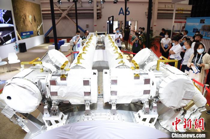 2021世界机器人大会在京开幕 三位航天员太空送祝福