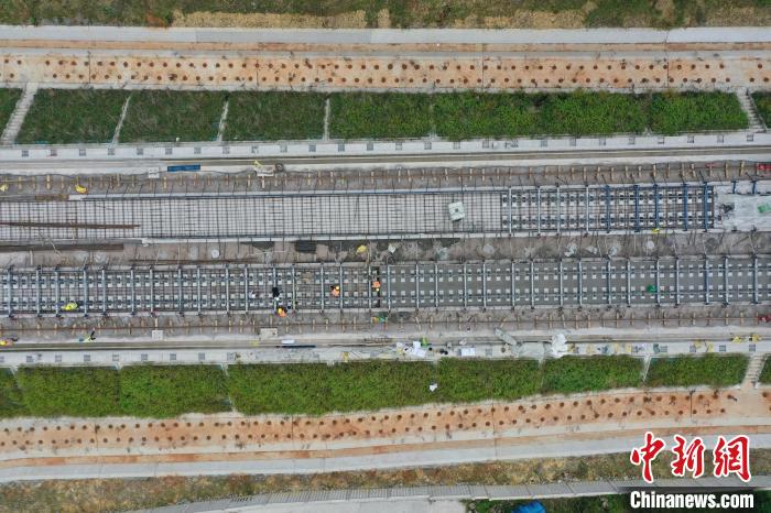 贵南高铁贵州段开始无砟轨道施工