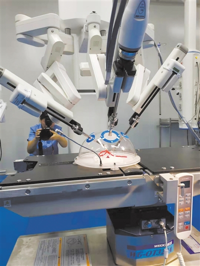 国产手术机器人“妙手”回春
