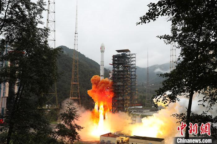中国成功发射实践二十一号卫星 将验证空间碎片减缓技术