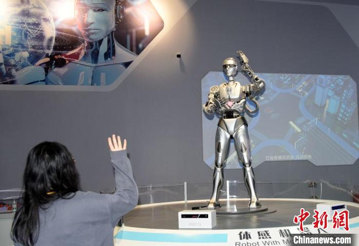 中国科技馆“智能”展厅携多款机器人亮相，体感机器人演示。　<a target=&apos;_blank&apos; href=&apos;/&apos;><p align=