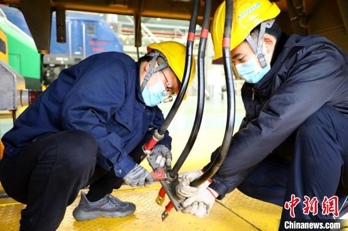 “复兴号”动集动车组D4修修竣下线服务春运