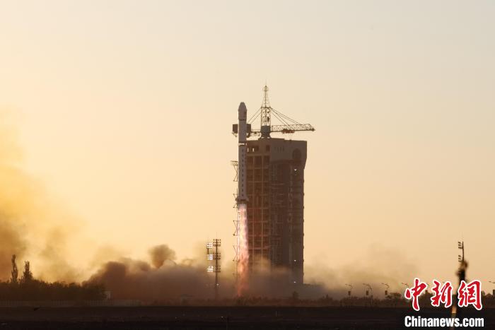 10月9日，长征二号丁运载火箭在酒泉卫星发射中心成功发射先进天基太阳天文台“夸父一号”卫星 孟凡子 摄