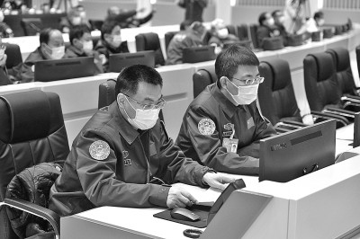 中国载人航天的历史性时刻——中国航天员首次“太空换班”