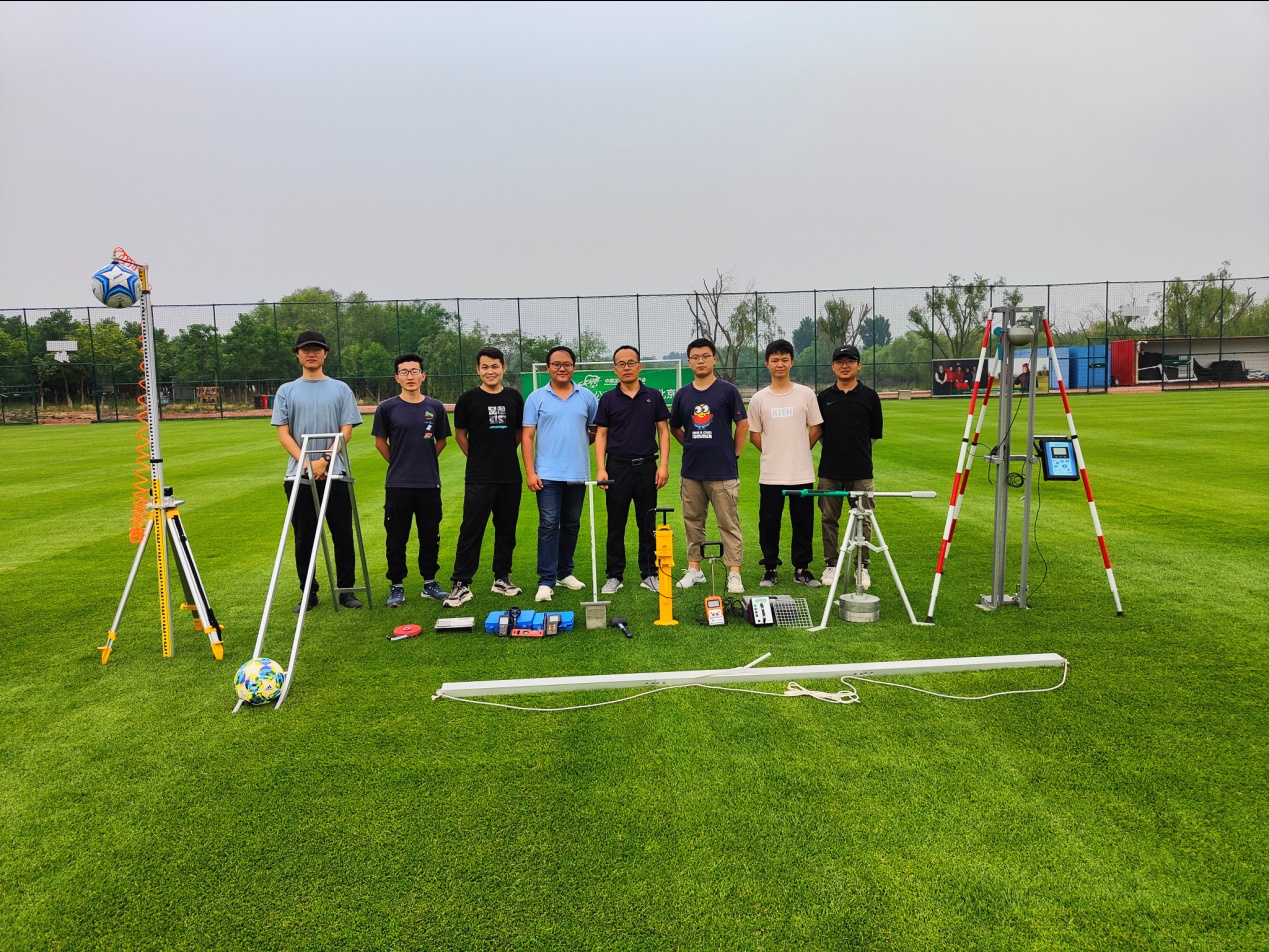 世界杯足球场草坪里的中国技术