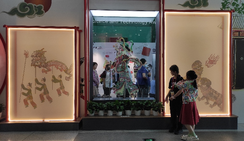 中国科技馆与北京皮影剧团联合推出“皮影也科技——非遗科技文化展”