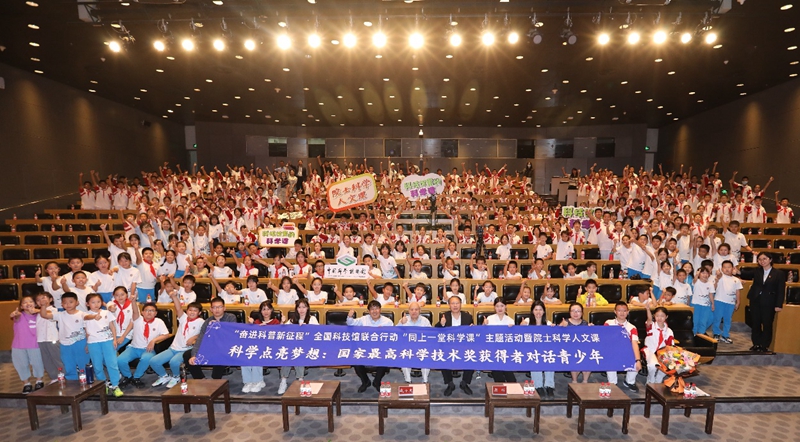 钱七虎院士开讲“院士科学人文课”：胸怀大志做人 百折不挠做事