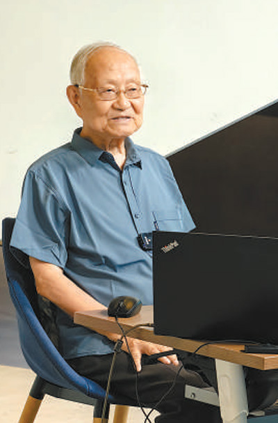 老科学家成为“科普达人”