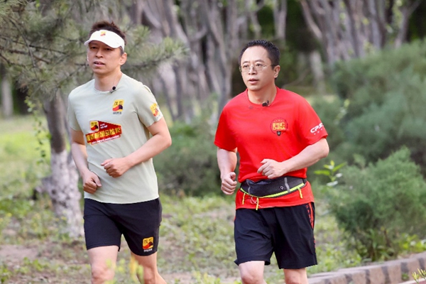 张朝阳周鸿祎夜跑北京奥森 备战搜狐新闻马拉松