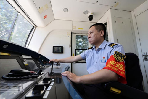 “三伏天”里 地铁司机的“双向奔赴”