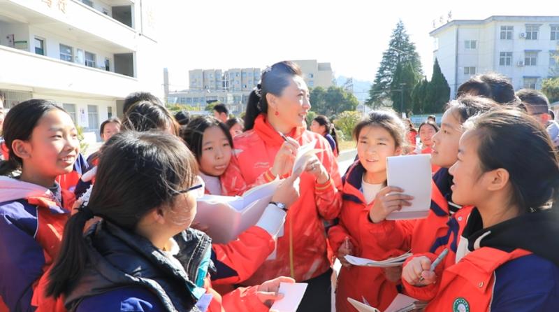 奥运冠军进校园 助力乡村振兴